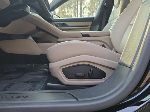 Used 2021 Porsche Taycan image 28