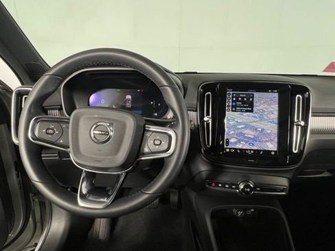 Used 2024 Volvo XC40 B5 Plus image 15