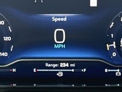 Used 2022 Chevrolet Suburban RST w/ Sport Performance Package image 32