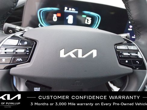 Certified 2024 Kia Niro SX image 26