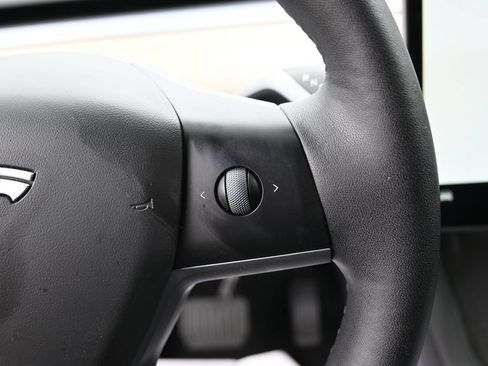 Used 2024 Tesla Model Y Long Range RWD image 19