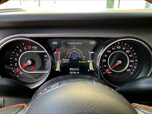 Used 2021 Jeep Gladiator Mojave AWD/4WD image 32