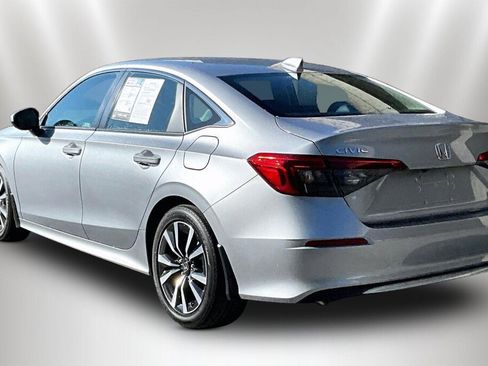 Used 2023 Honda Civic EX image 4