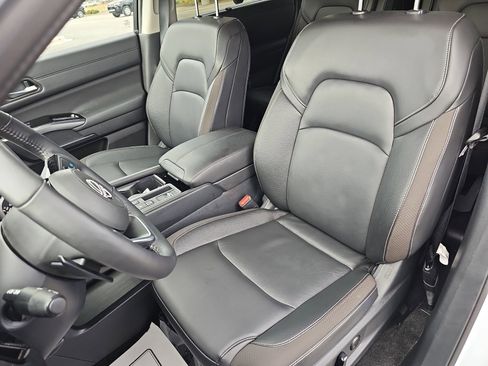 Used 2025 Nissan Pathfinder SL w/ SL Premium Package image 17