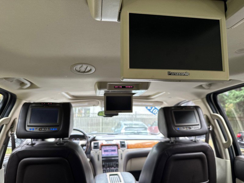 Used 2014 Cadillac Escalade ESV Platinum AWD/4WD image 30