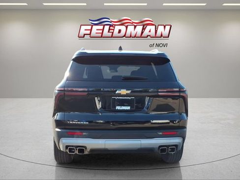 Used 2024 Chevrolet Traverse LT w/ Trailering Package FWD image 4