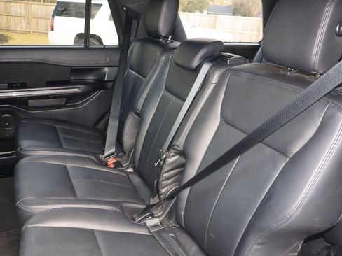 Used 2018 Ford Expedition XLT image 20