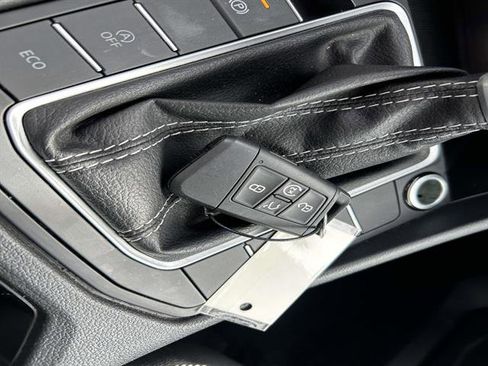 Used 2024 Volkswagen Jetta SE image 32