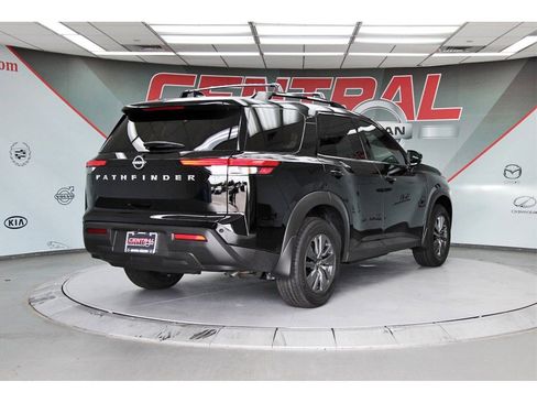 New 2025 Nissan Pathfinder SV image 5