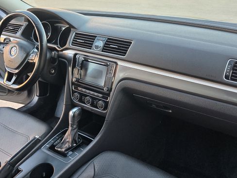 Used 2017 Volkswagen Passat 1.8T R-Line image 29