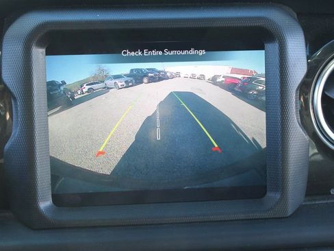 Used 2019 Jeep Wrangler Unlimited Sahara image 19