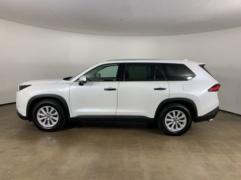 Used 2024 Toyota Grand Highlander AWD image 17
