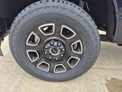 Certified 2024 Ford F250 Platinum w/ FX4 Off-Road Package image 11