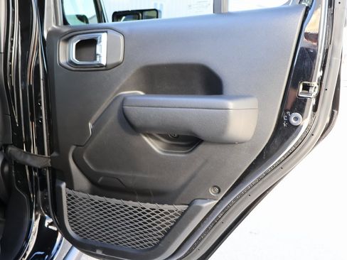 Used 2024 Jeep Gladiator Mojave w/ Technology Group image 11