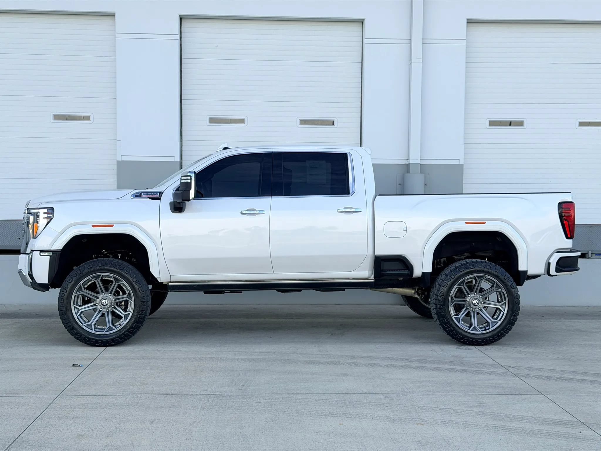 Used 2024 GMC Sierra 2500 Denali w/ Technology Package AWD/4WD image 2