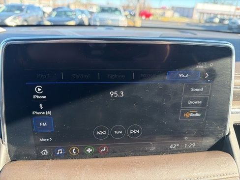 Used 2021 GMC Yukon SLT w/ SLT Premium Package image 18