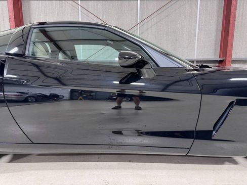Used 2005 Chevrolet Corvette Coupe w/ Preferred Equipment Group RWD image 37
