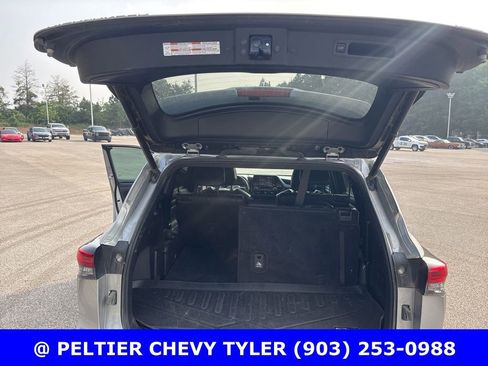 Used 2021 Toyota Highlander XSE FWD image 22