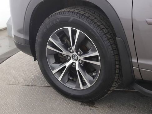 Used 2017 Toyota Highlander LE image 13