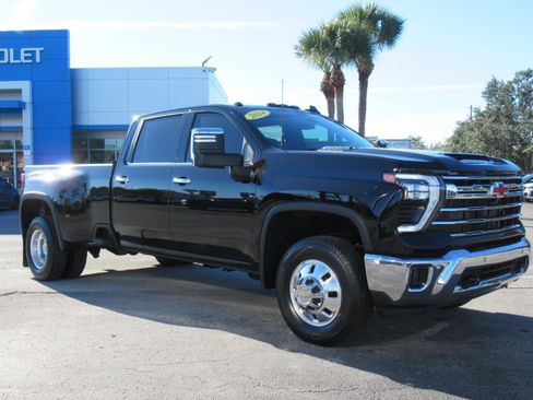 Used 2024 Chevrolet Silverado 3500 LTZ w/ LTZ Convenience Package image 3