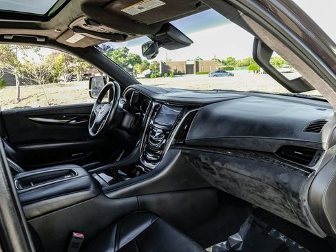 Used 2016 Cadillac Escalade Platinum image 14