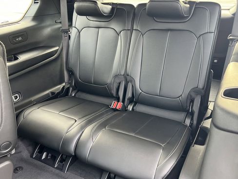 New 2025 Jeep Grand Cherokee L Limited AWD/4WD image 25
