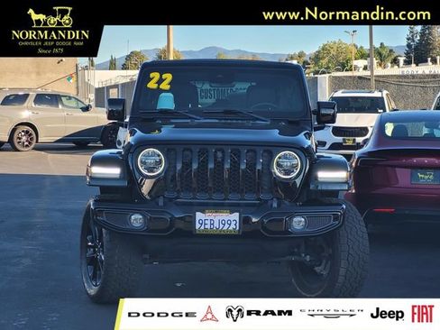 Used 2022 Jeep Wrangler Unlimited Sahara AWD/4WD image 2
