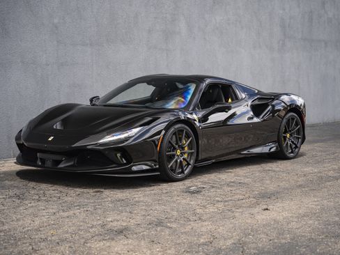 Certified 2022 Ferrari F8 Tributo RWD image 11
