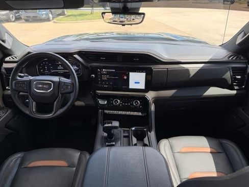Used 2025 GMC Sierra 1500 AT4 w/ AT4 Premium Package AWD/4WD image 23