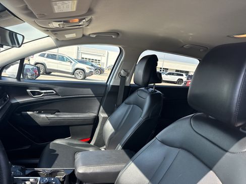 Used 2023 Kia Sportage EX FWD image 26