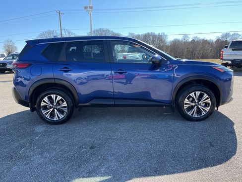 Used 2023 Nissan Rogue SV image 4