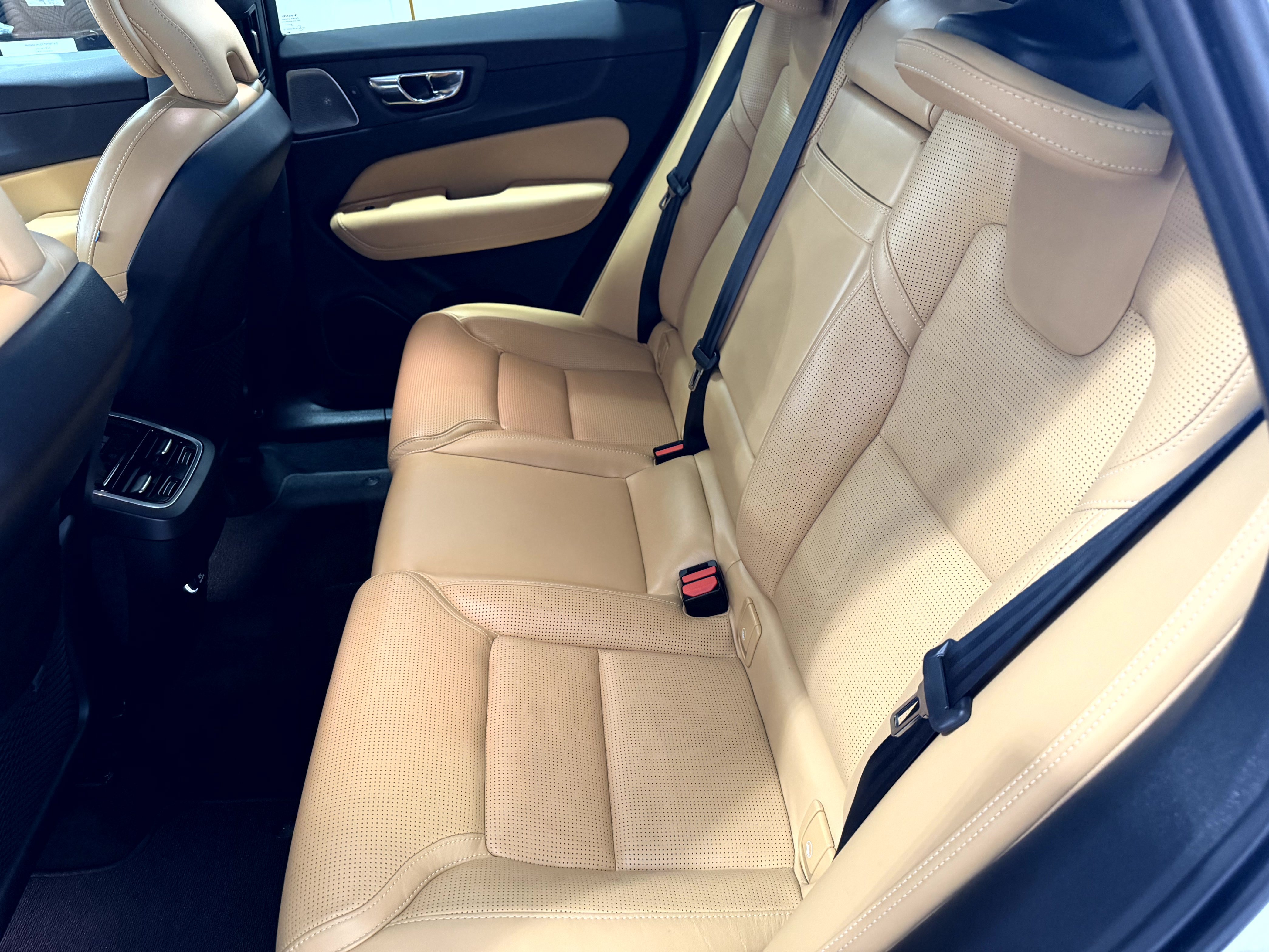 Used 2019 Volvo XC60 T6 Inscription w/ Protection Package Premier AWD/4WD image 24