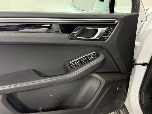 Certified 2023 Porsche Macan S image 15