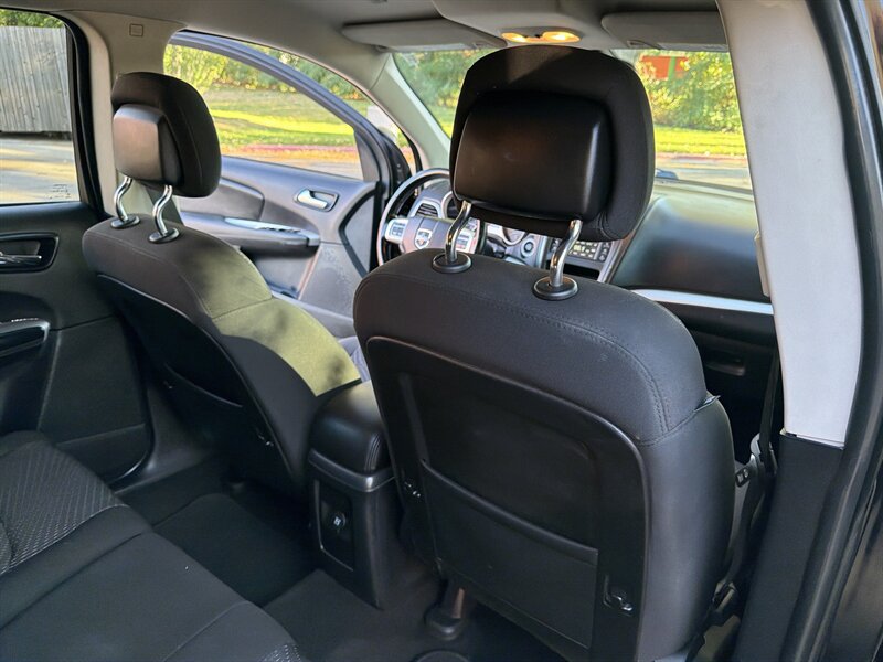 Used 2020 Dodge Journey SE w/ SE Popular Equipment Group FWD image 29