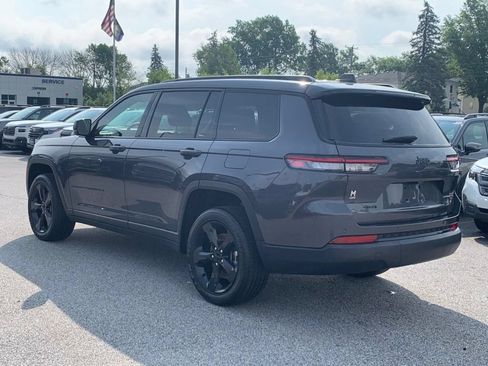 Used 2023 Jeep Grand Cherokee L Laredo AWD/4WD image 5