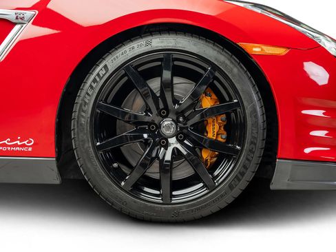 Used 2015 Nissan GT-R Premium AWD/4WD image 32