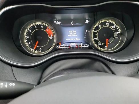 Used 2021 Jeep Cherokee Trailhawk image 17