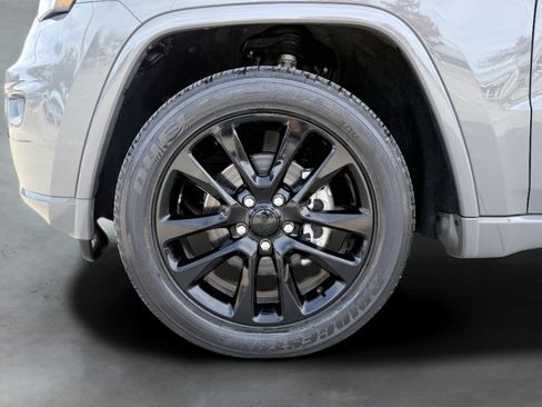 Used 2020 Jeep Grand Cherokee Altitude image 76