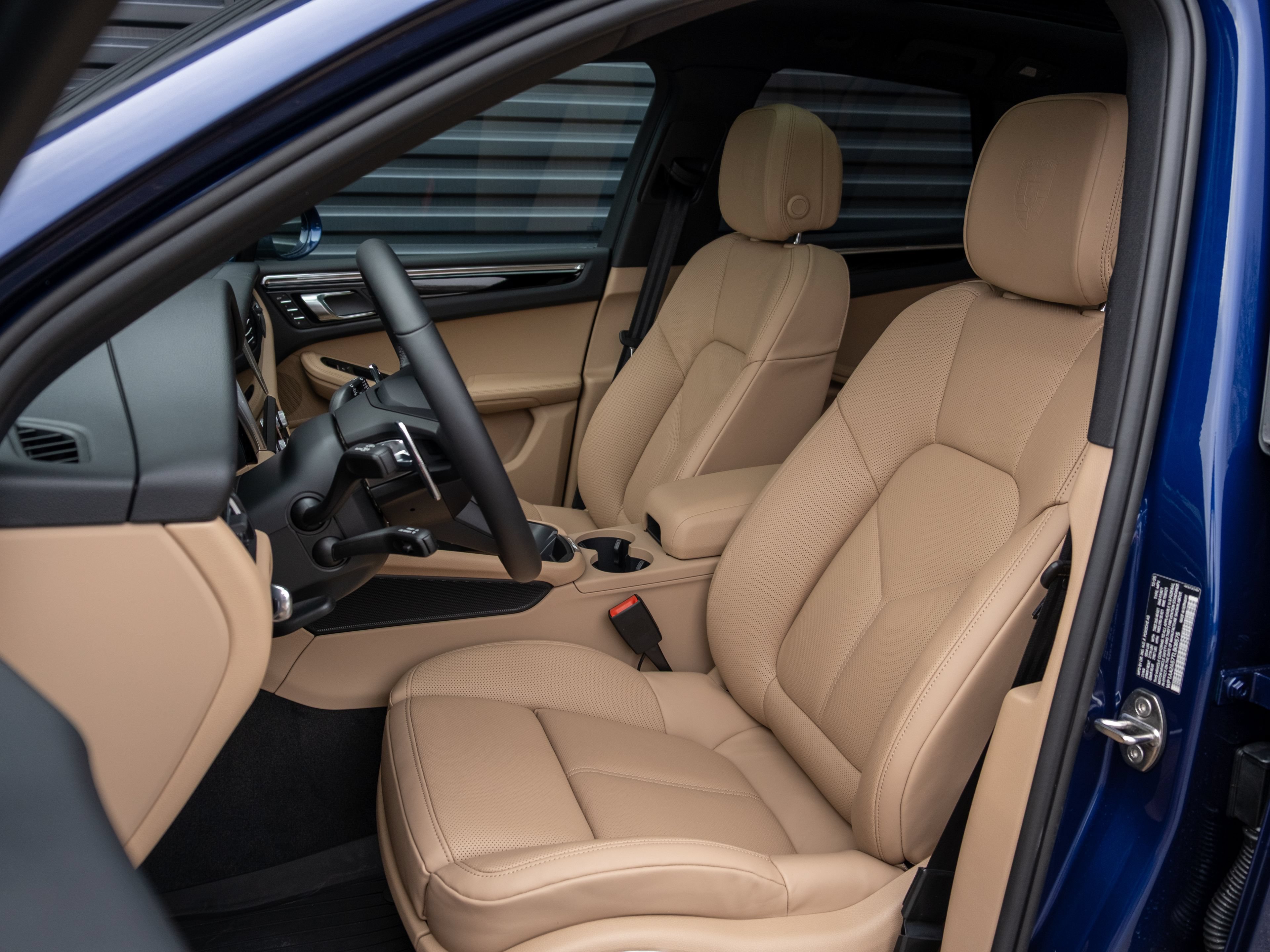 Certified 2026 Porsche Macan AWD/4WD image 5
