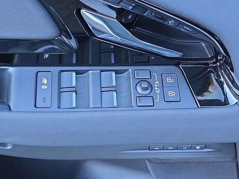 Used 2024 Land Rover Range Rover Evoque S image 32