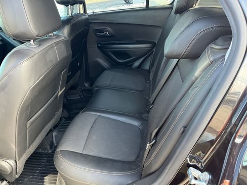 Used 2022 Chevrolet Trax LT w/ LT Convenience Package image 21