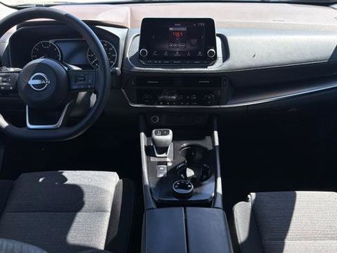 Used 2023 Nissan Rogue SV image 7