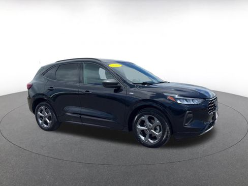 Used 2023 Ford Escape ST-Line image 2