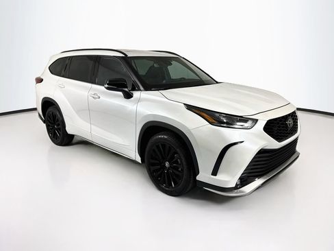 Used 2023 Toyota Highlander XSE AWD/4WD image 3