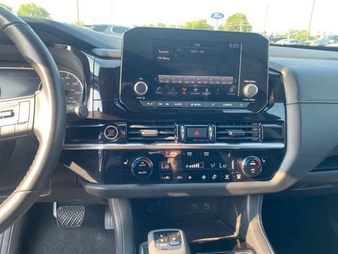 Used 2024 Nissan Pathfinder SV FWD image 12