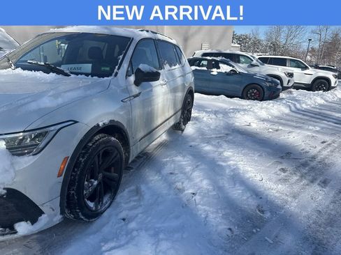 Used 2023 Volkswagen Tiguan SE R-Line image 2