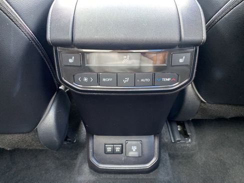 Used 2021 Toyota Highlander Platinum image 14