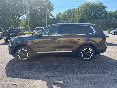 Used 2024 Kia Telluride EX w/ EX Captain's Chair Package image 6