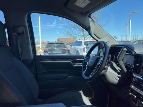Used 2025 Chevrolet Silverado 1500 LT image 36