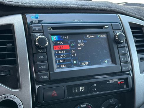 Used 2013 Toyota Tacoma 4x4 Access Cab V6 w/ TRD Off-Road Pkg image 15